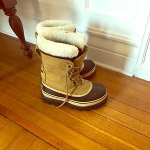 Sorel Caribou size 5 women’s boots